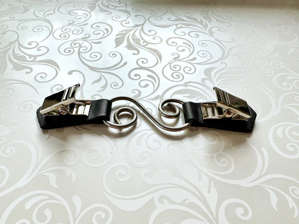 KardiKlips Silver & Black Leather Swirl Cinch Clip