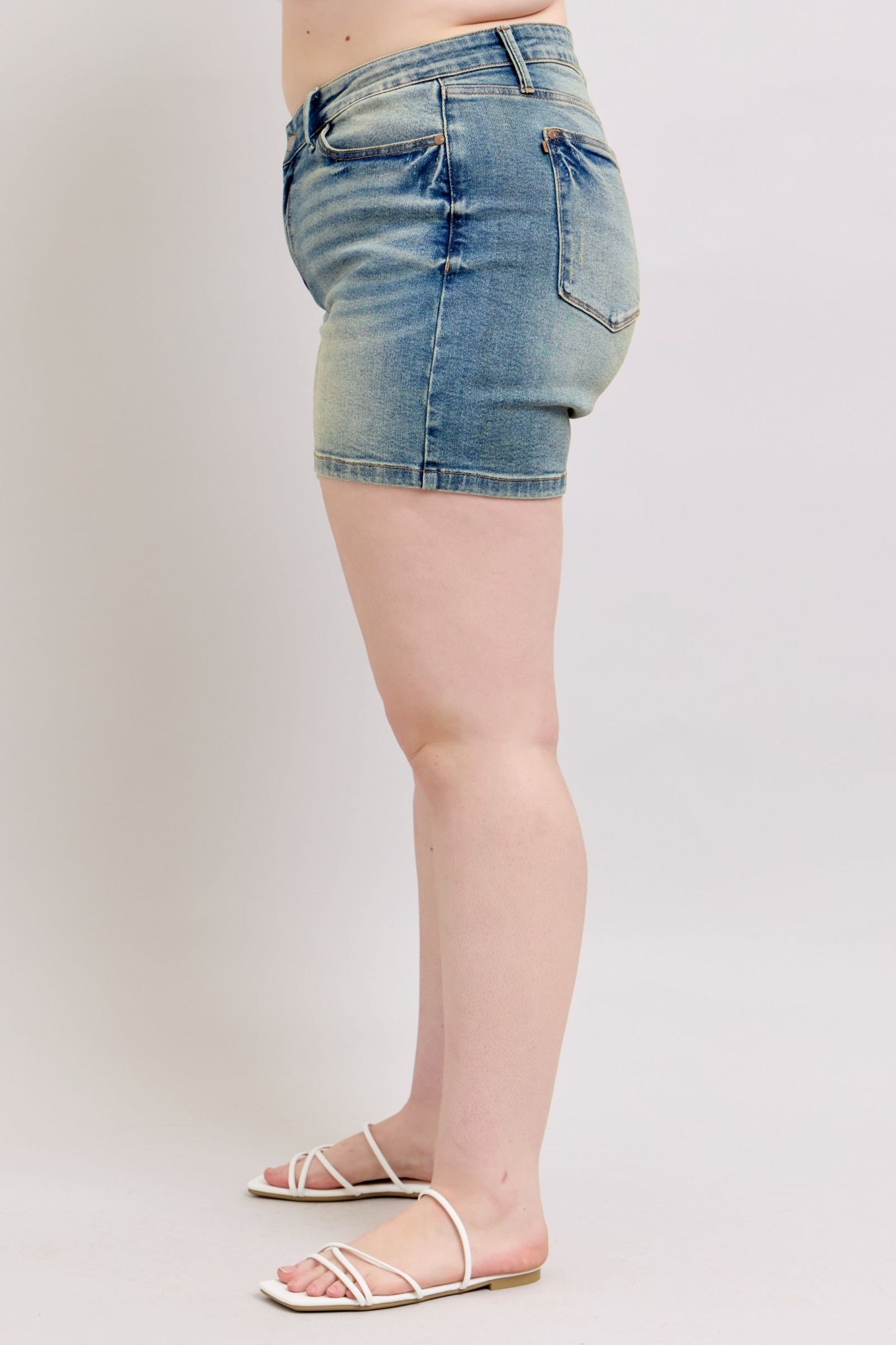 Judy Blue Robin Mid Rise V-Front Vintage Wash Shorts (JB 150309)