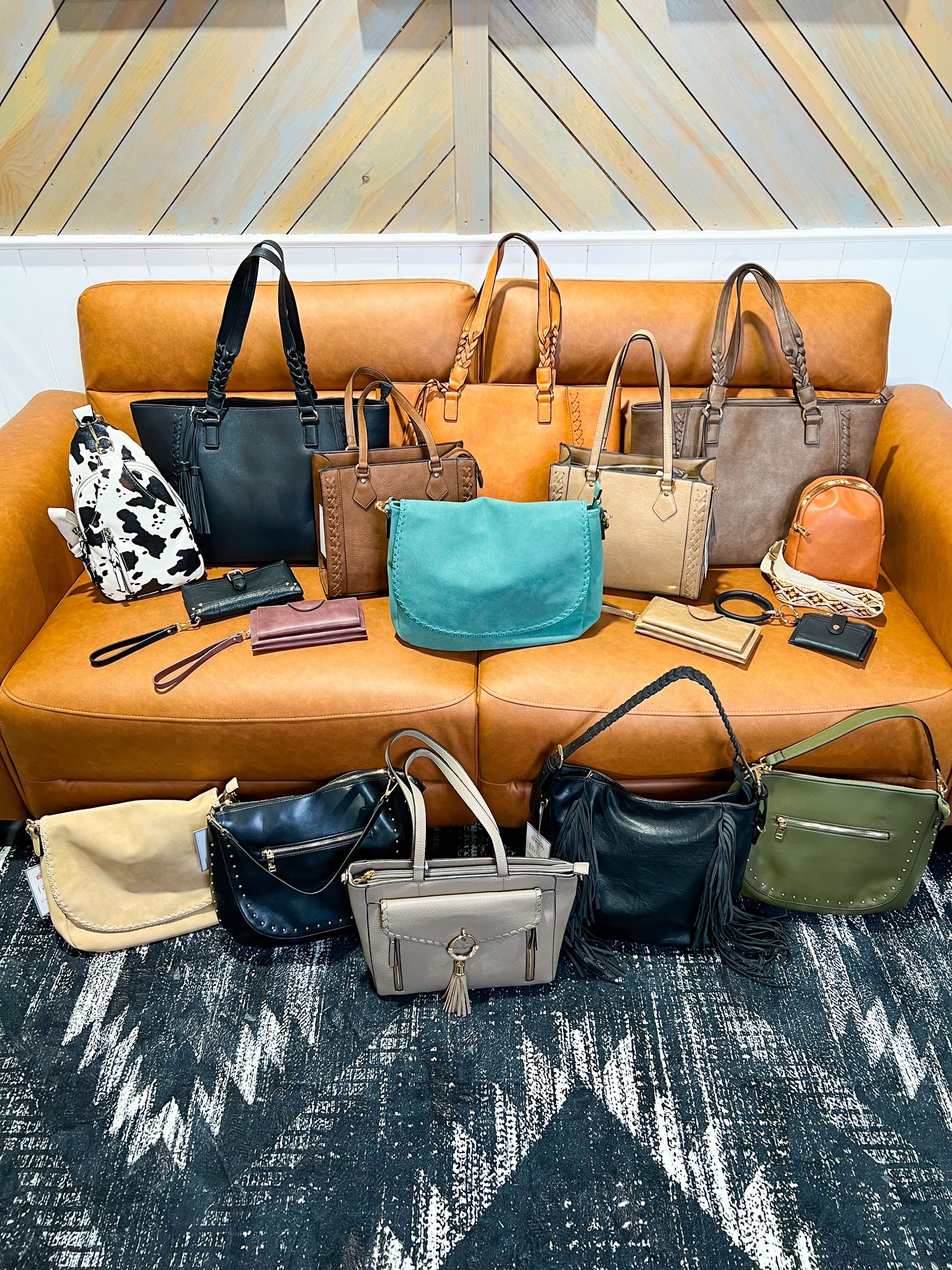 Handbags & Wallets