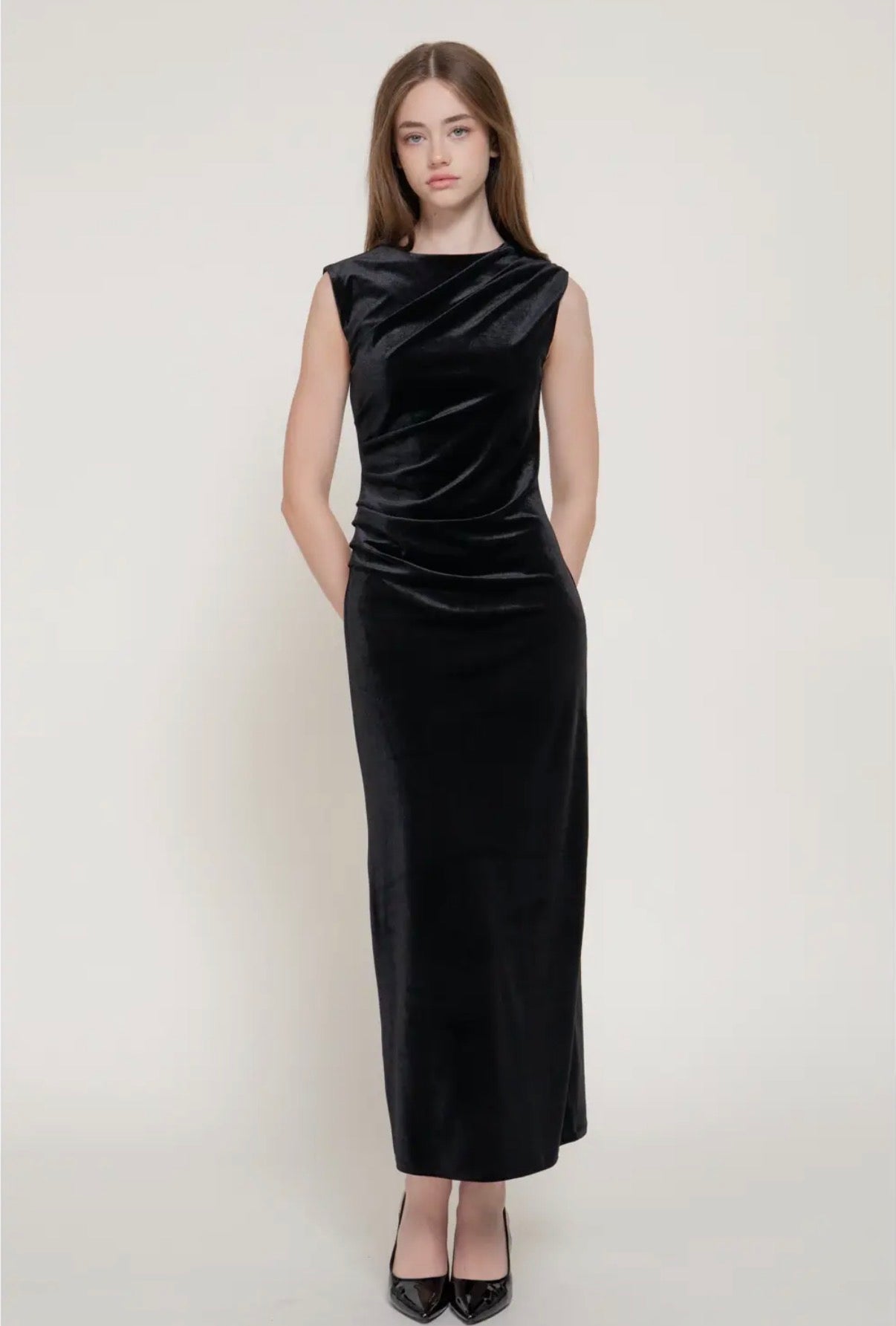 Black Sleeveless Ruched Velvet Dress