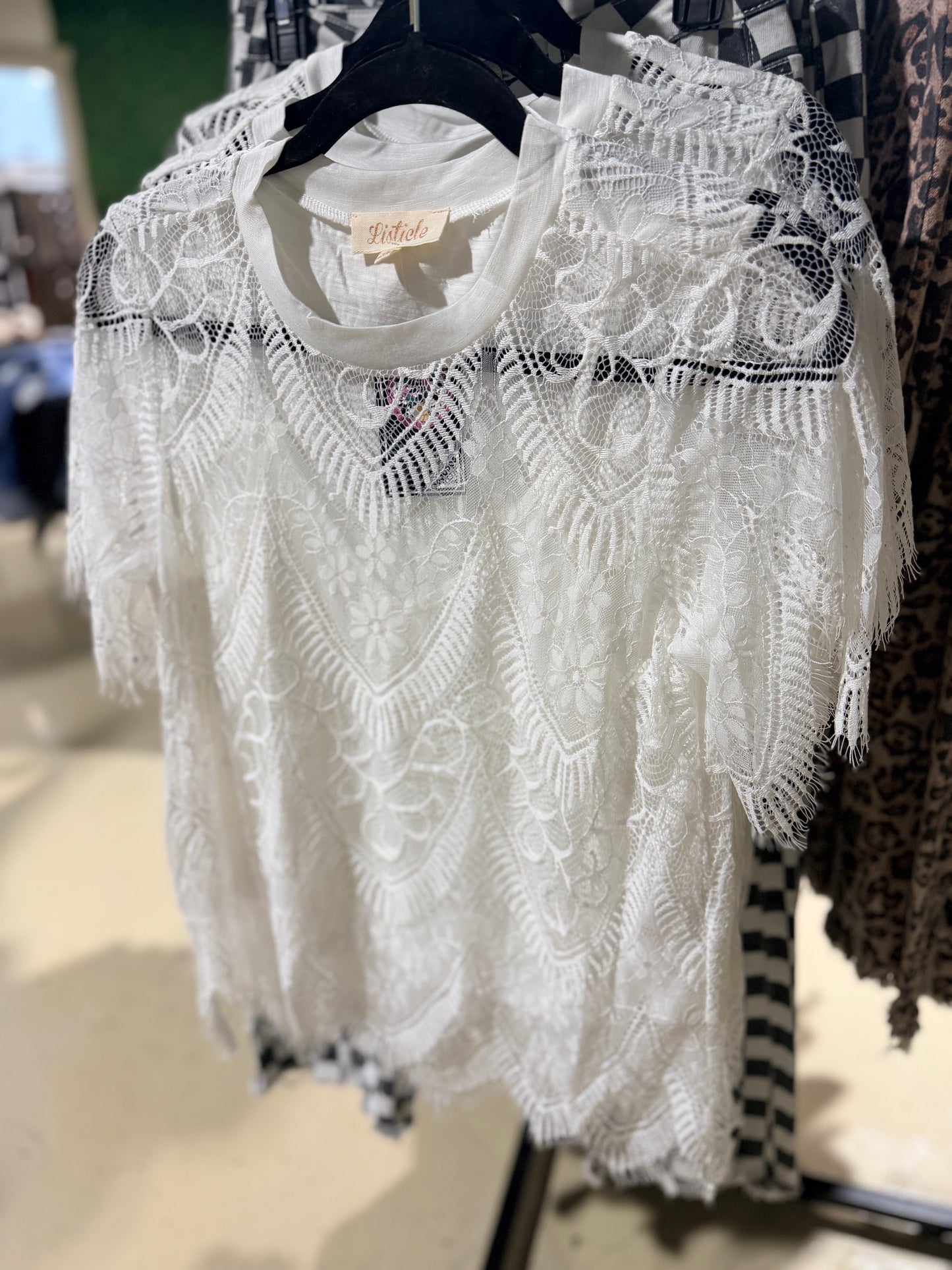 Cream Scalloped Lace Short Sleeve Top