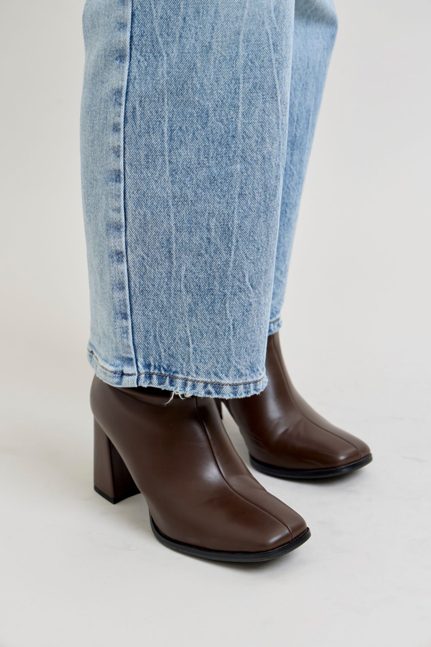 Judy Blue Blair Mid-Rise Petite Rigid Magic Straight Jeans (JB 881060)