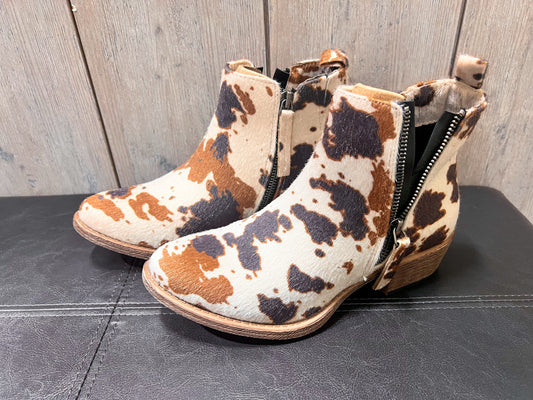 Very G Chisel Cow Print Booties