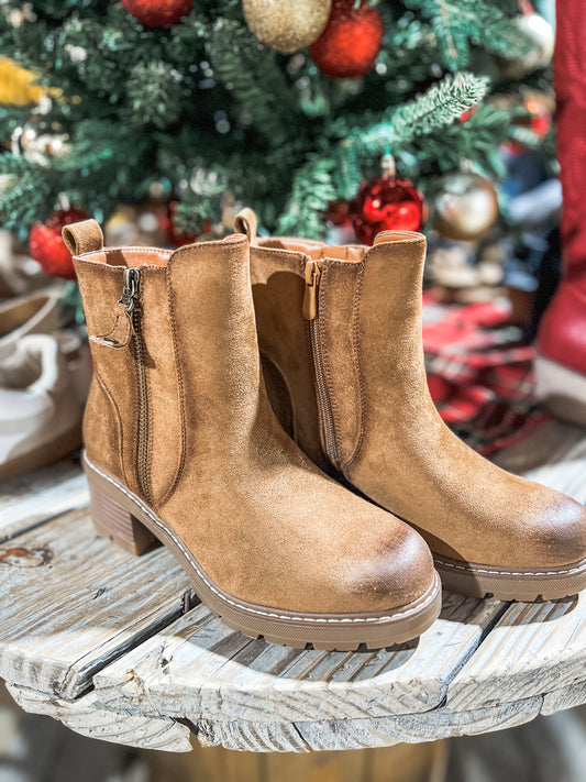 Everlee Tan Lug Sole Zip Boots