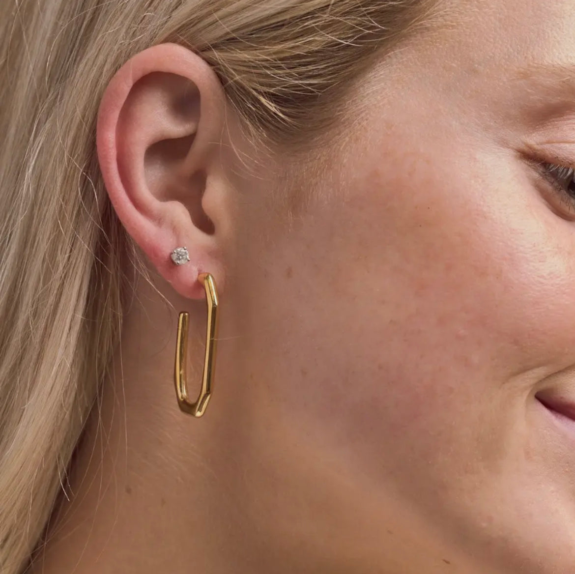 Ellie Gold Timeless Hoop Earrings